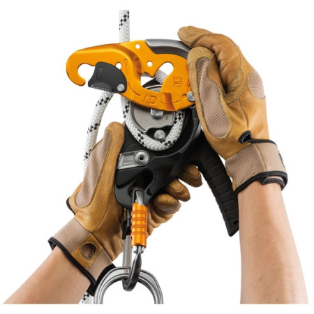Prilba Camp Titan 1 2